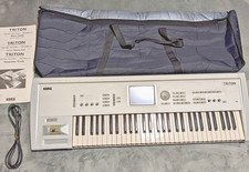 KORG TRITON 61-Key Music Workstation Synthesizer w/Hard Case Classic Silver USED