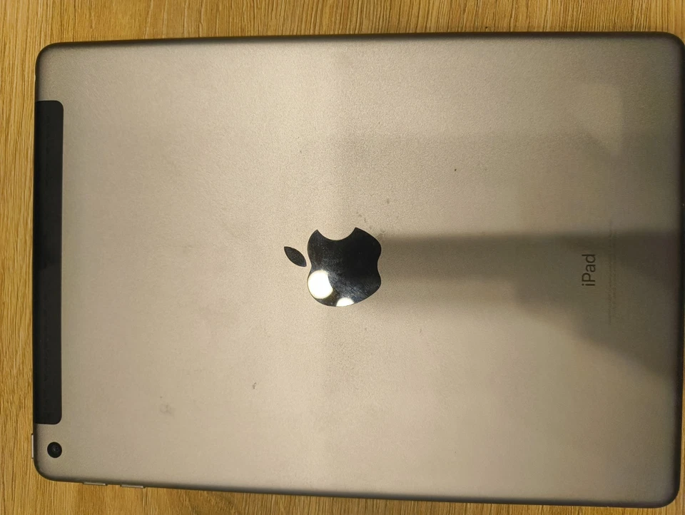 IPAD 5TH GENERAZIONE (2017) 9,7" / 128GB / IOS 16.3.1 / TOUCH ID / JACK CUFFIE - Immagine 3 di 4