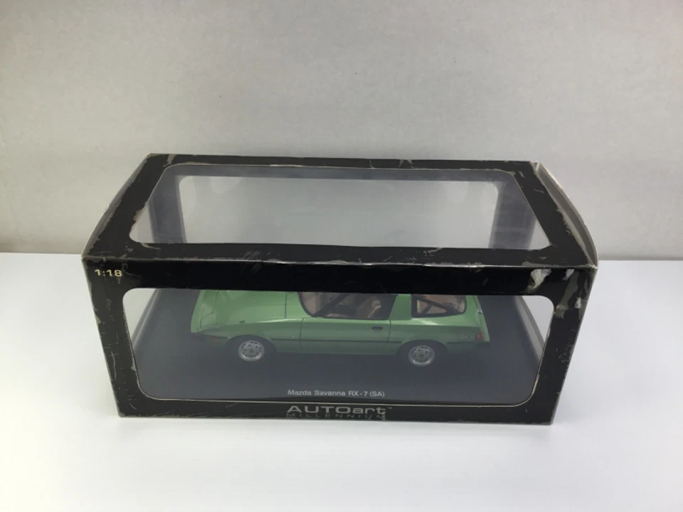 1/18 Auto Art Mazda Savanna RX-7 (SA) - Ex Display - image 2 of 4
