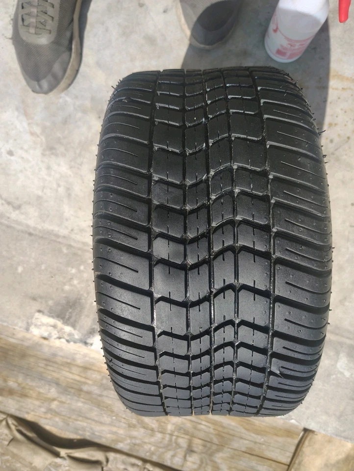 Neumáticos para carro de golf usados pero buenos. 205-50-10. ¡Compra 1, compra 4!   También se puede instalar Foto 3 de 3