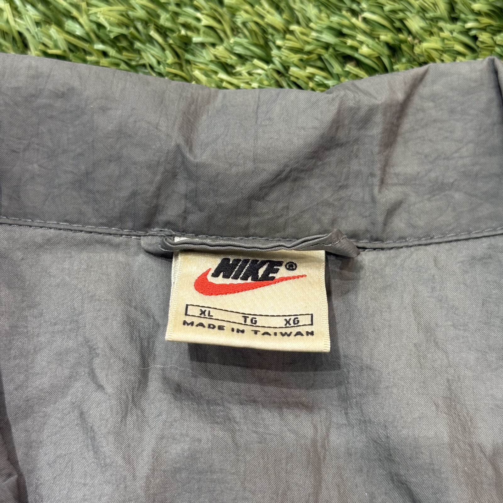 SACAI X NIKE Nike Giacca a vento vintage nera e grigia XL