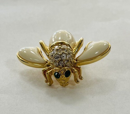 Joan Rivers Buzzing Brightly Cream Colored Bee Pin/ Brooch