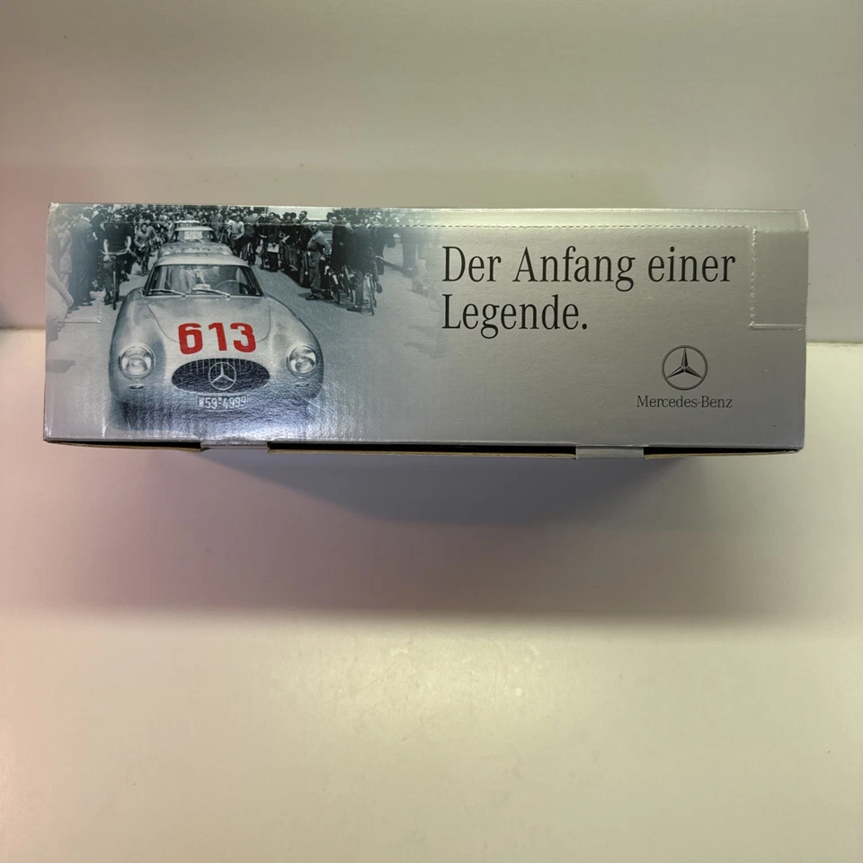 Juego de 24 coches de carreras de ala de gaviota de finales de los 90 escala 1:64 nuevo en caja Foto 4 de 4