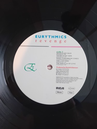 Eurythmics - Revenge 12" LP Vinyl Record VG+/VG+ - Picture 2 of 4