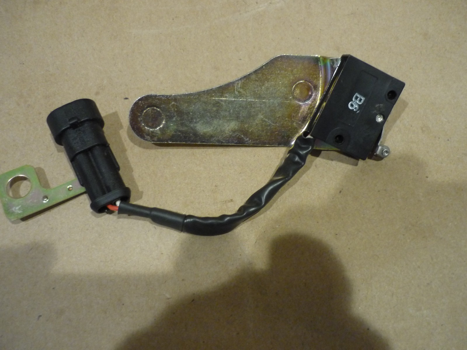 Ferrari 360,430 - LH  Door Window Micro Switch WIth LH Bracket -  P/N 168617