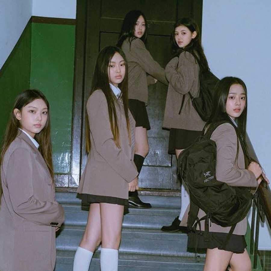 NEWJEANS [OMG] 1st Winter Single Album WEVERSE Ver./QR Card+Lyrics