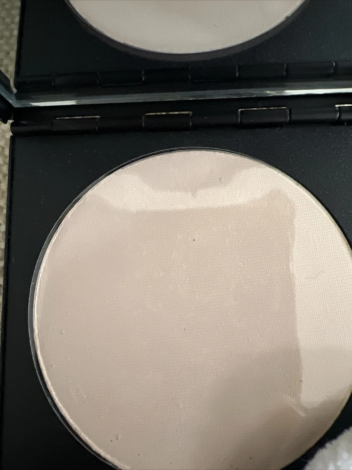 Trucco Touch Up Pressed Powder Shell 71450 New No Box - Image 2 of 4