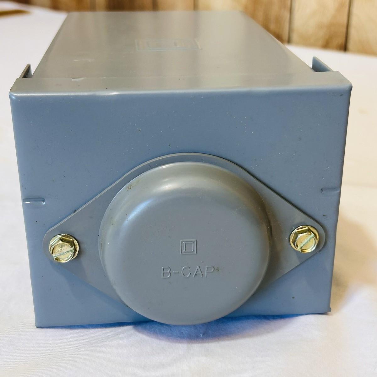 Square D Q02 4L70RB QO Load Center 70A 120/240V Type 3R Enclosure
