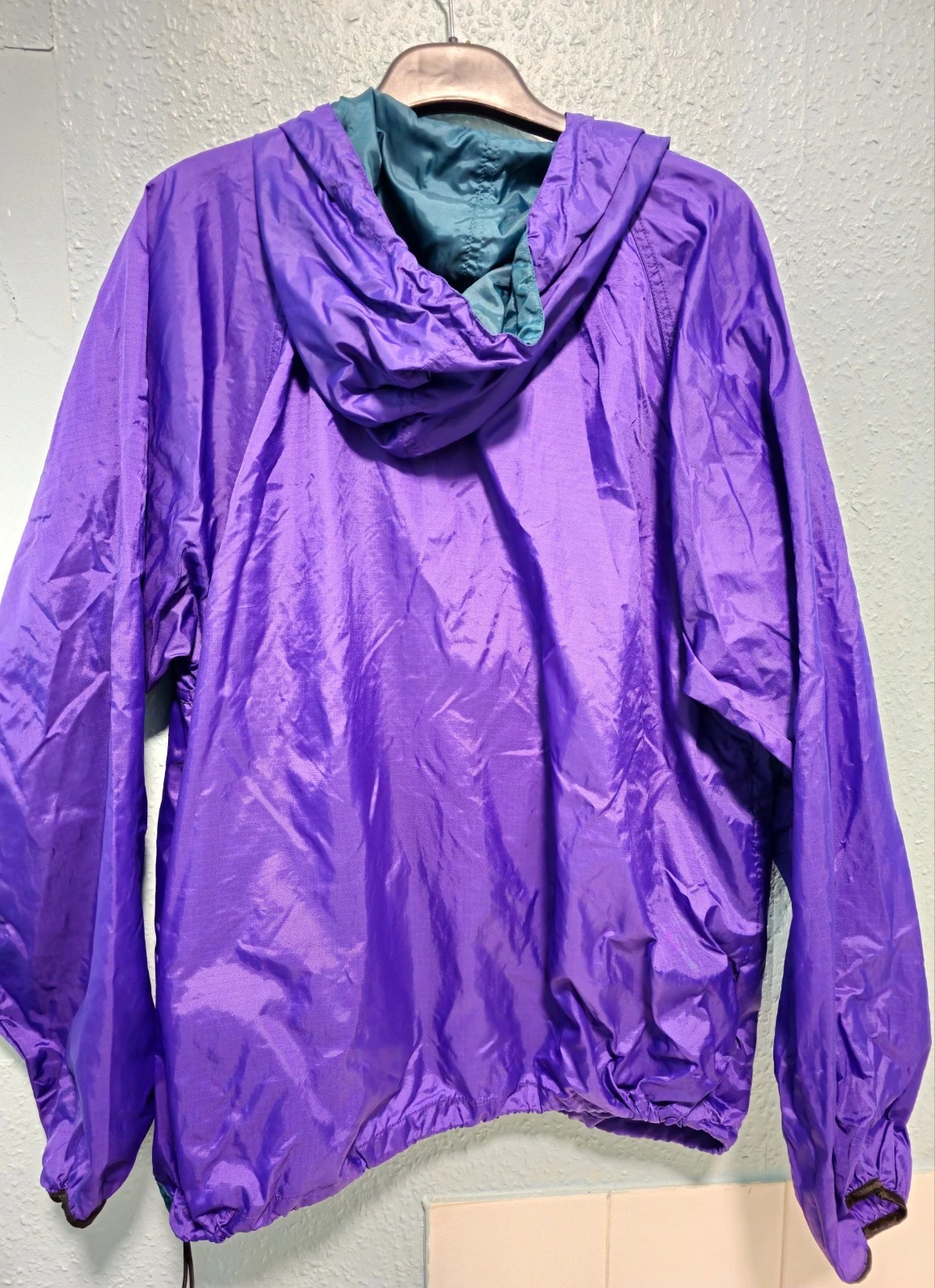 Helly Hansen Vintage 90s Lightweight Packable Wind/Rain Jacket Size L Purple