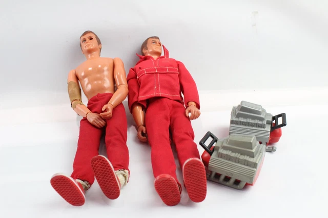 24 Kenner Six Million Dollar Man w/ Clothing & Engine Block Accessories