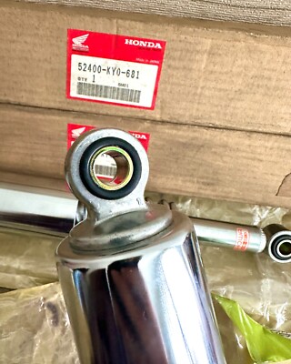 PAIR REAR SHOCK CUSHION ABSORBER SHOWA NOS FOR HONDA CG125 52400