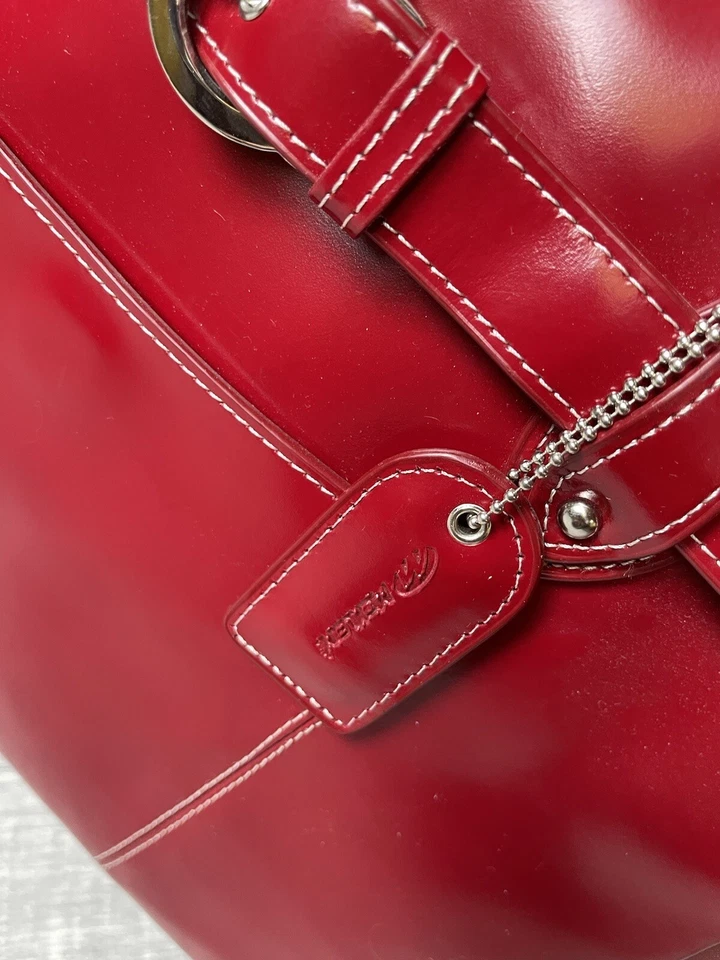 Hermoso estuche de cuero para computadora portátil McKlein rojo Foto 2 de 4