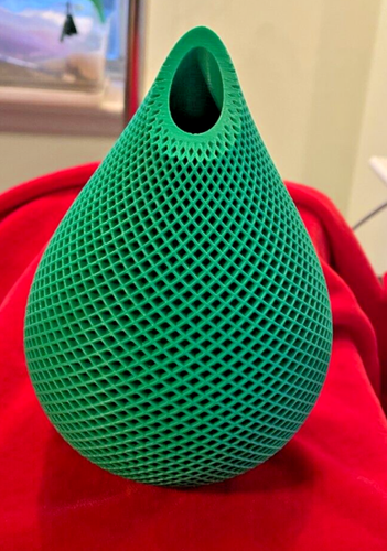 Handmade 3D Printer Green Vase Mesh Pattern - Picture 5 of 10