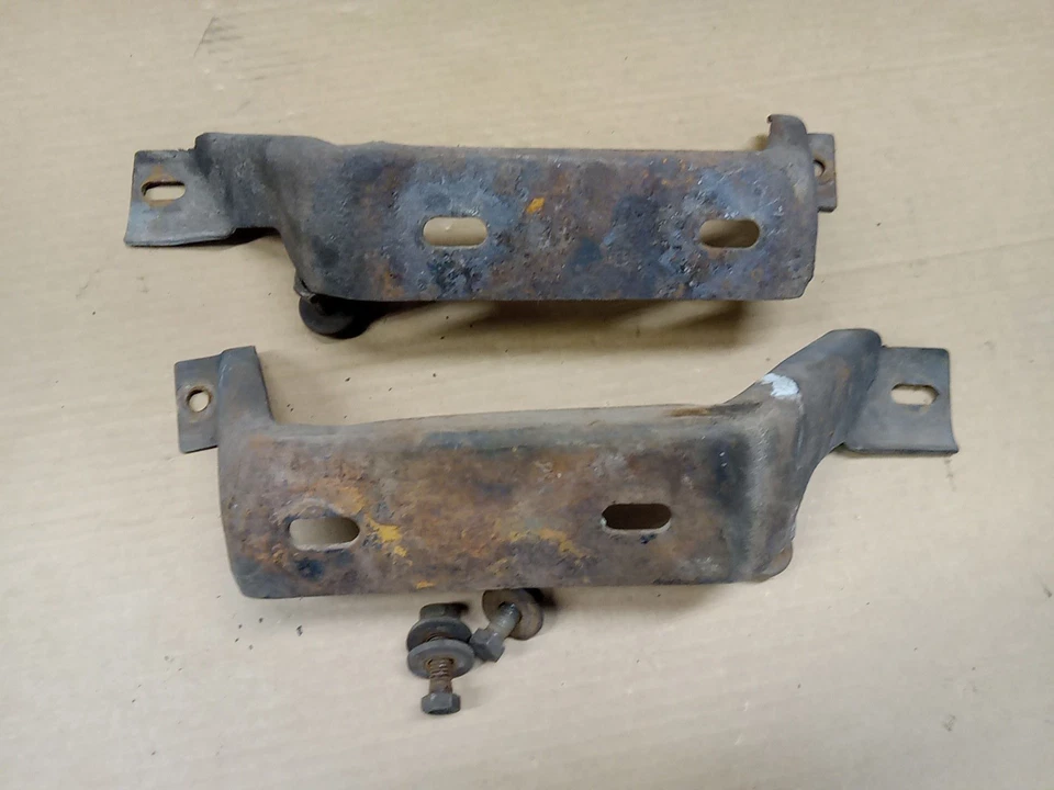 Soportes de parachoques trasero Plymouth Cuda 1970-1972 Foto 4 de 4