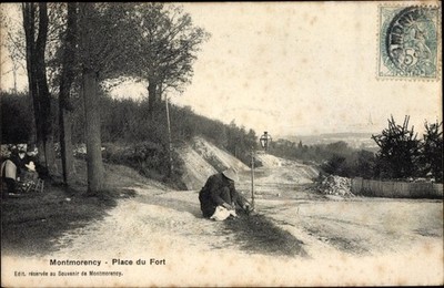 Ak Montmorency Val d Oise, Place du Fort - 2884763