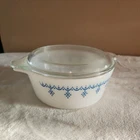 Vintage PYREX #472 Snowflake Blue "Garland" 1.5 Pint Casserole w/Lid 1 1/2