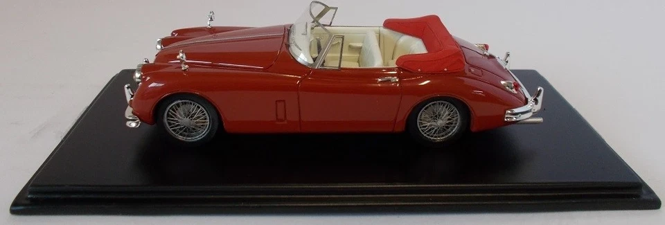 TWINCAM - Voiture cabriolet JAGUAR XK 150 de 1958 de couleur rouge modèle en ... - Photo 4/4