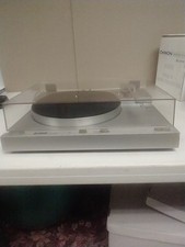 Yamaha P-750 Turntable Silver Quartz Direct Drive/POWERS UP AND SPINS SHIPS FREE