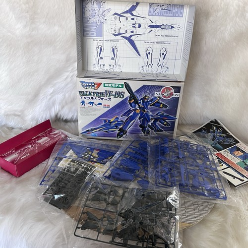 Bandai Macross 7 1/100 Emerald Force Plastic Model New Open Box COMPLETE - Picture 3 of 4