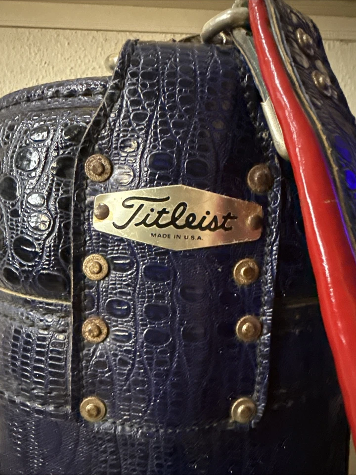 罕见复古 Titleist 红色和海军蓝皮革鳄鱼口音高尔夫球车包美国 — 第 2/4 张图片