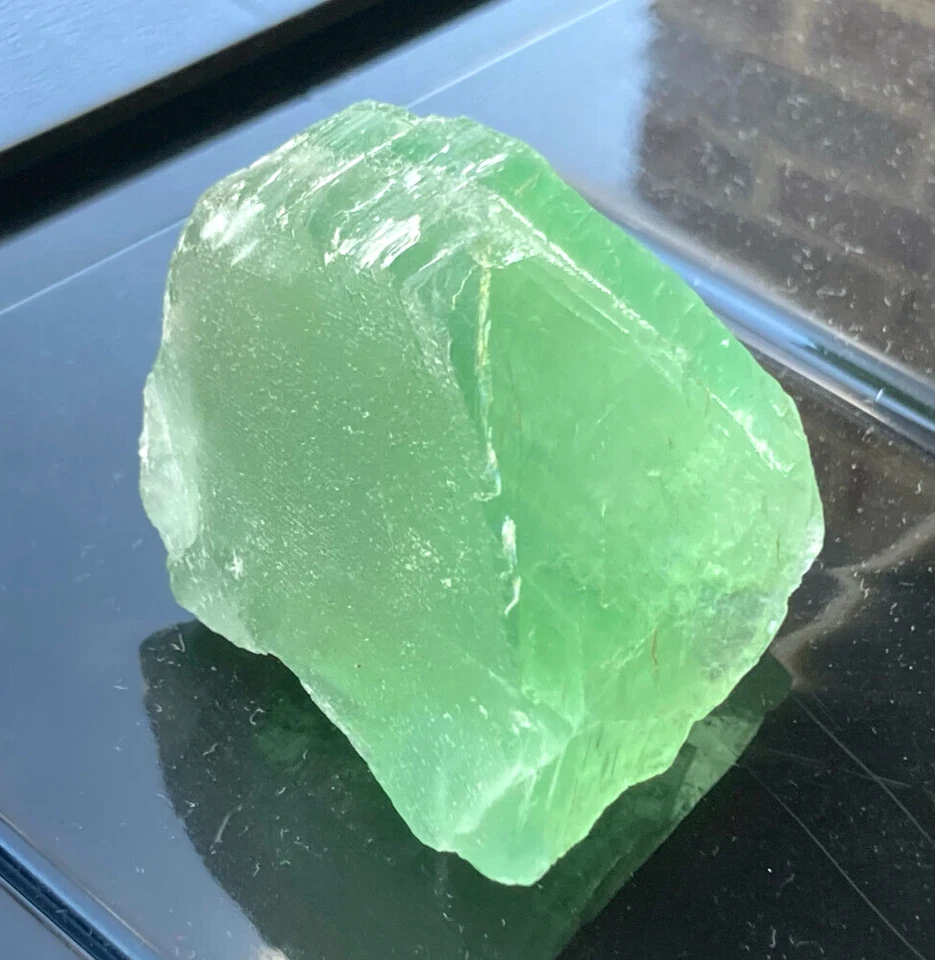 Fluorita Facetado Áspero Verde Menta Grande Natural Súper Limpio 91 Gramos 455 ct Foto 2 de 4