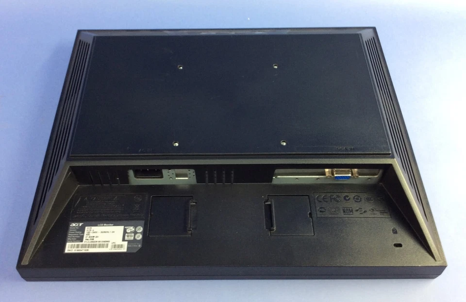 Acer V173 Flat Panel Monitor LCD Display w/ Power & VGA Cables - Image 3 of 3