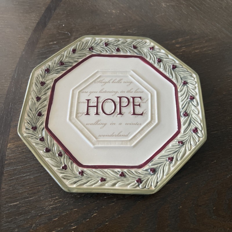 Grasslands Roads “Hope” Octagon Shaped 8” Christmas Plates New W/tags