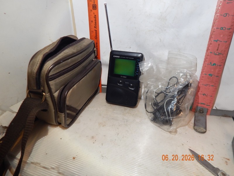 CASIO  TV-1450B LCD Pocket VHF/UHF vintage  color Television NTSC Works, but..