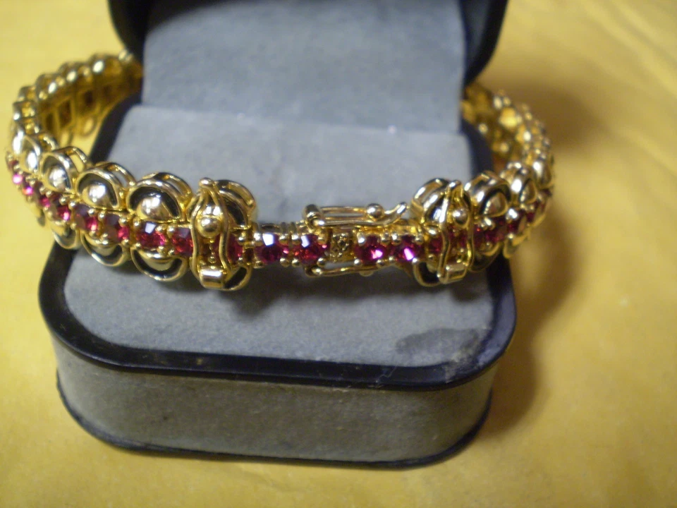 Pulseira de rubi falso feminina vintage assinada Joan Rivers 25,0 gramas - Imagem 2 de 4