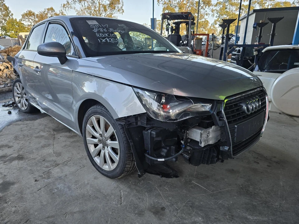 AUDI A1 2010-2014 LEFT HEADLAMP Hatchback  - image 4 of 4