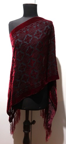 50 x 162cm Oblong Deep Red & Black Cut Velvet Scarf - Picture 6 of 8