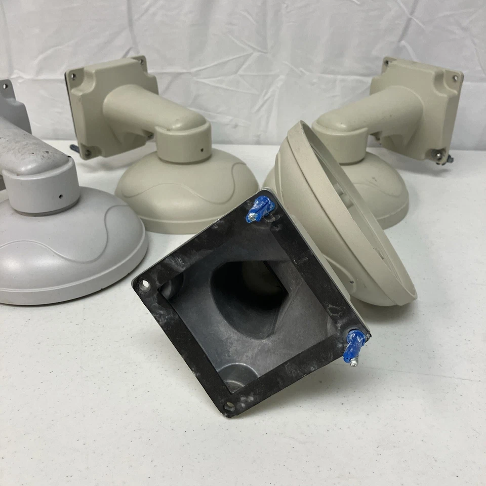 4x - 90 Degree Angle Mounting Equipment For The Arecont Vision AV12186DN Camera - Image 3 of 4