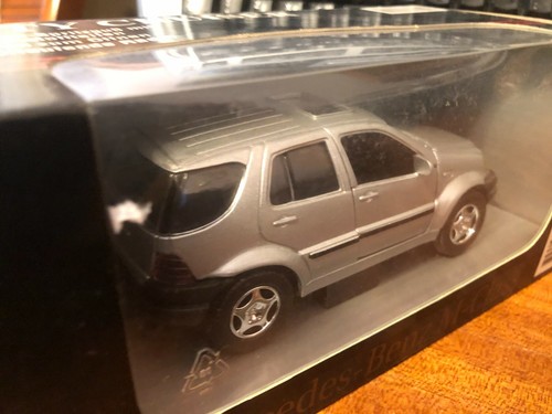 New Ray City Cruiser 1/32 Scale #54303 Mercedes-Benz M-Class - Taped Box - Picture 5 of 6