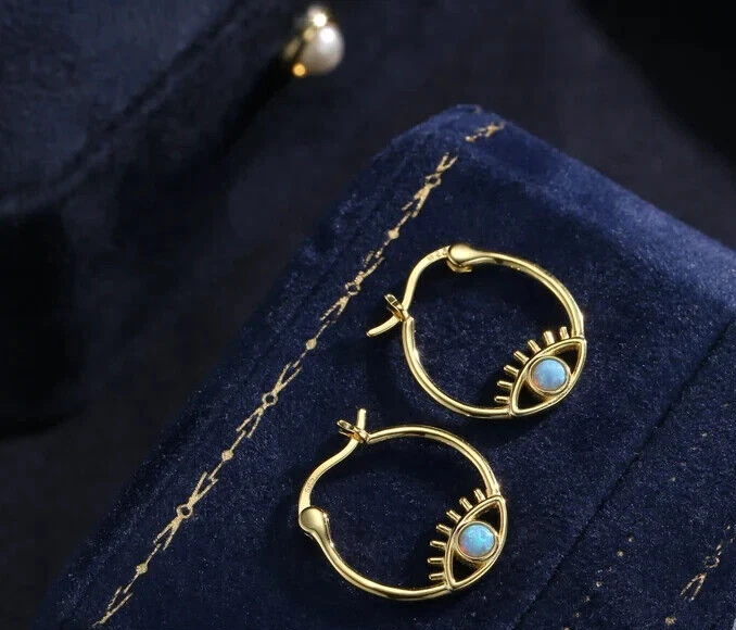 Pendientes de aro de ópalo azul mal de ojo enchapados en oro blanco de 14 k en plata de ley 925 Foto 4 de 4