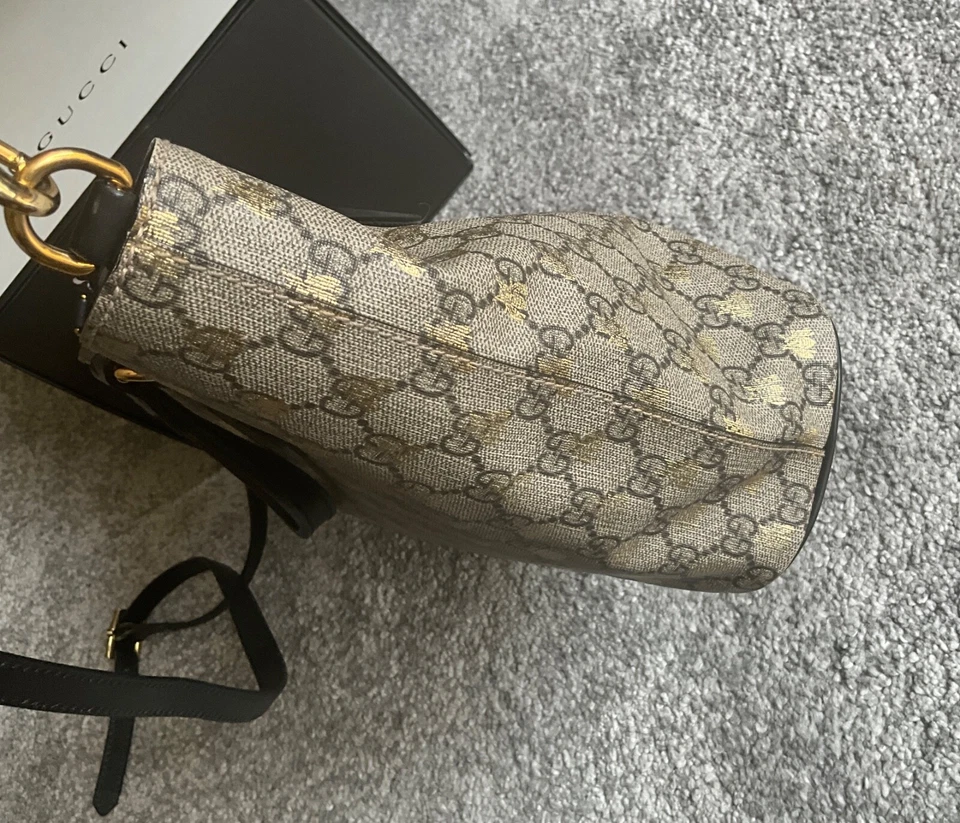 Gucci GG Supreme Gold Bee 2 way Tote Bag - Image 4 of 4
