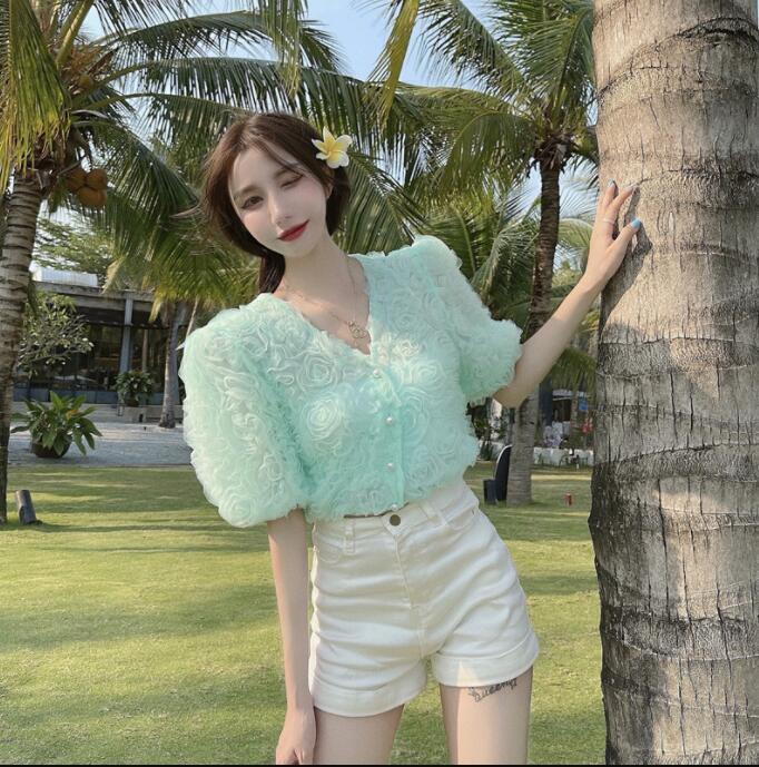 トップス UND 3D FLOWER SKIN TOP BLITHE 3D Flower Top | Anthropologie