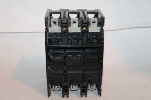 Cutler Hammer EHC3040 40A Circuit Breaker 3 Pole 240VAC (loc:Q) - Picture 7 of 11