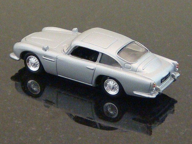 ASTON MARTIN DB5 007 1/18＋1:64 Luxury Grand Tourer 1963 Aston Martin DB5 