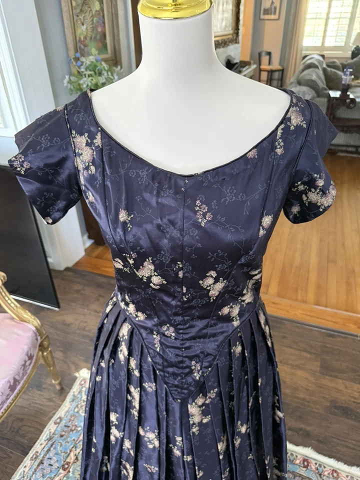 Victoriano Guerra Civil Satén Vestido de Baile Vestido de Día Recreación Teatro Disfraz Pequeño Foto 2 de 4