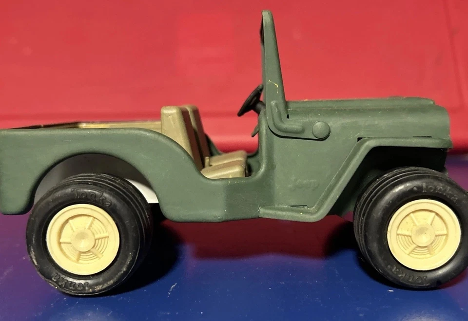 Camión verde militar vintage años 60 • TONKA Jeep Army • metal prensado EE. UU. Foto 2 de 4
