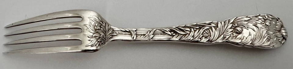 TIFFANY ХРИЗАНТЕМА СЕРЕБРО 6 3/4 «ОБЕД ВИЛКА СТАРЫЙ ОДИН КРАСИВЫЙ ЦВЕТОЧНЫЙ МОНО - Изображение 3 из 4