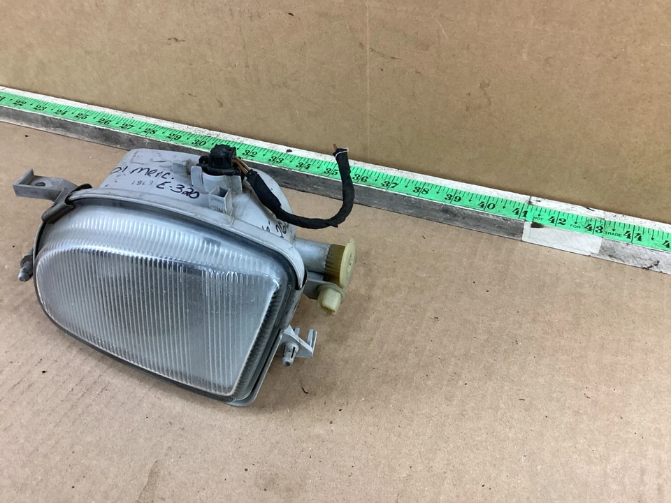 Оригинальный передний левый противотуманный фонарь для Mercedes Benz E320 1998–2004 годов выпуска - Изображение 4 из 4