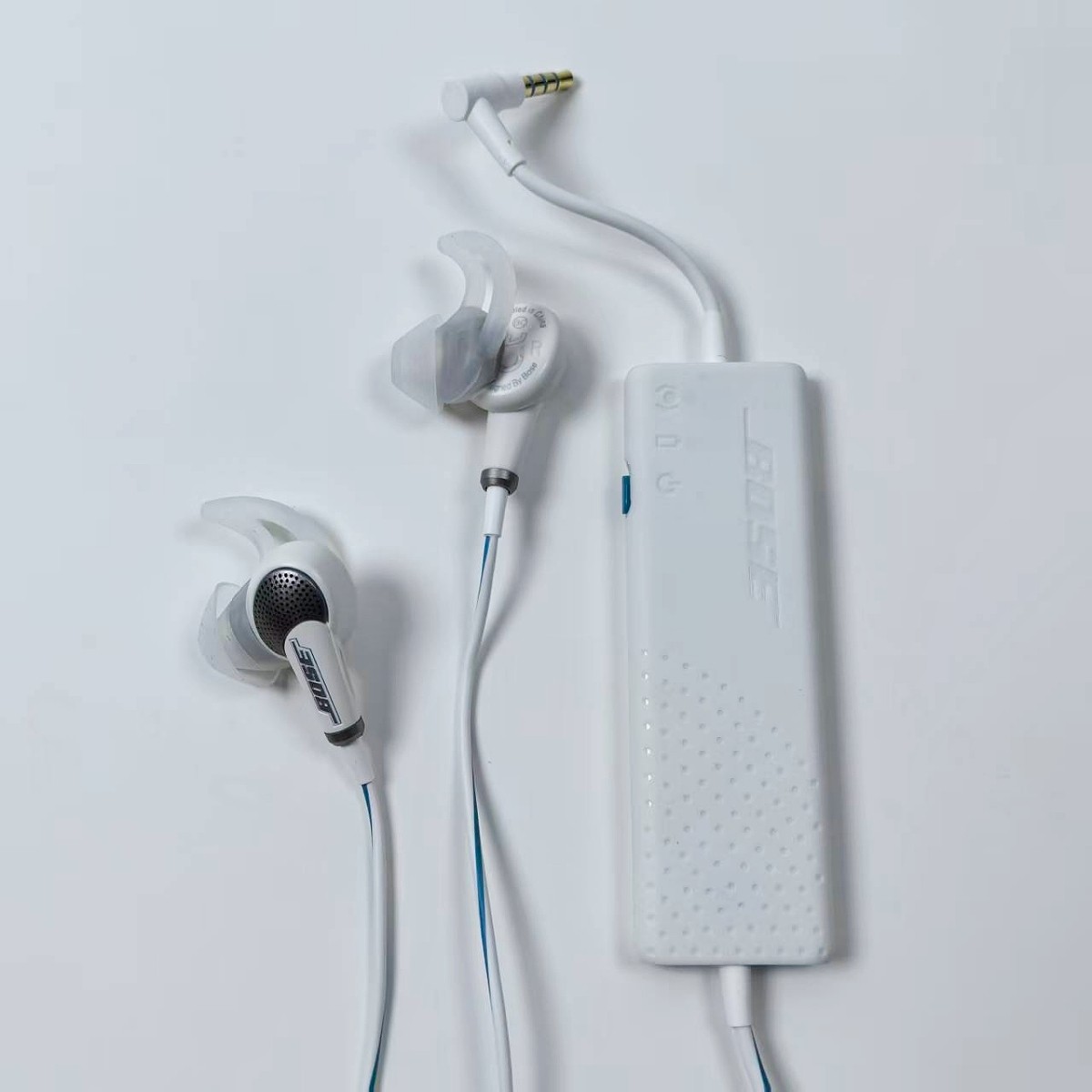 Bose QuietComfort 20 Headphones Noise Cancelling Earbuds QC20 For iOS - White