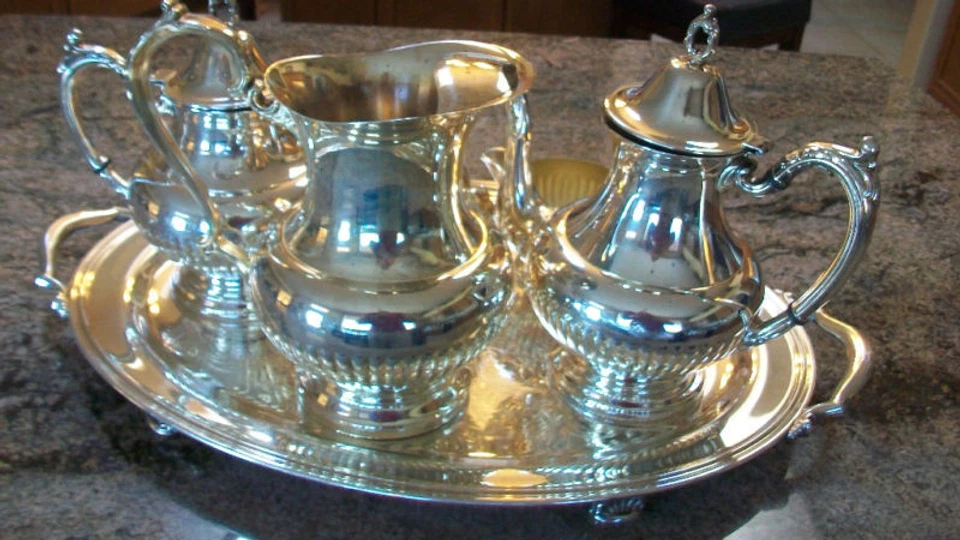 ¡JUEGO DE SERVIR ONEIDA 7 PIEZAS PLATEADO! Cafetera, tetera, azúcar, crema  Foto 2 de 4