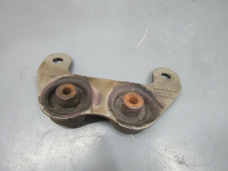 2008 BMW M3 TRANSMISSION BRACKET REAR BRACE E90 E92 E93 2008-2013 OEM - Imagem 2 de 4