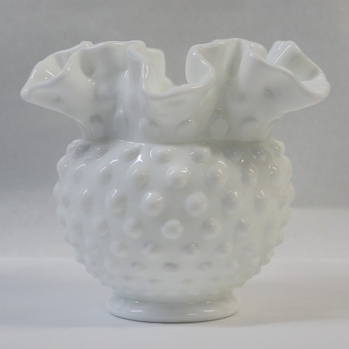 Jarrón Fenton Blanco Vidrio Leche Hobnail Borde con Volantes Rose Bowl 4" x 5" De Colección - Imagen 5 de 8