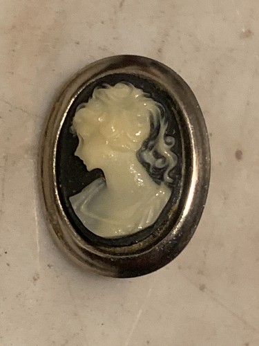 Vintage 3 Piece set Carved Shell Cameo Pendant / Brooch Pin with earrings - Picture 5 of 7