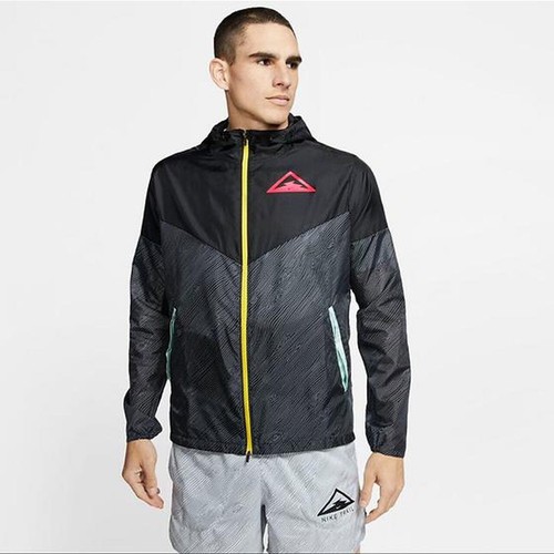 Nike Windrunner Trail Woven Light 