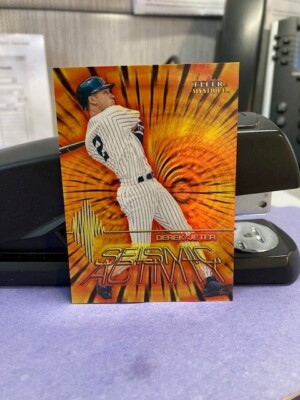 2000 Fleer Mystique Seismic Activity Derek Jeter NR-MT