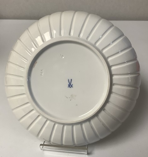 Vintage Meissen Fluted Porcelain Dish With Hand Painted Floral Design - Picture 6 of 6